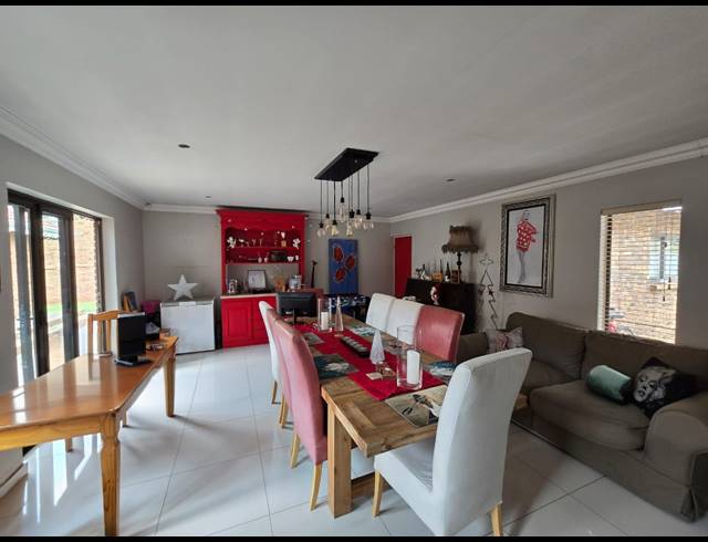4 BEDROOM FREESTANDING FOR SALE IN PETERSFIELD